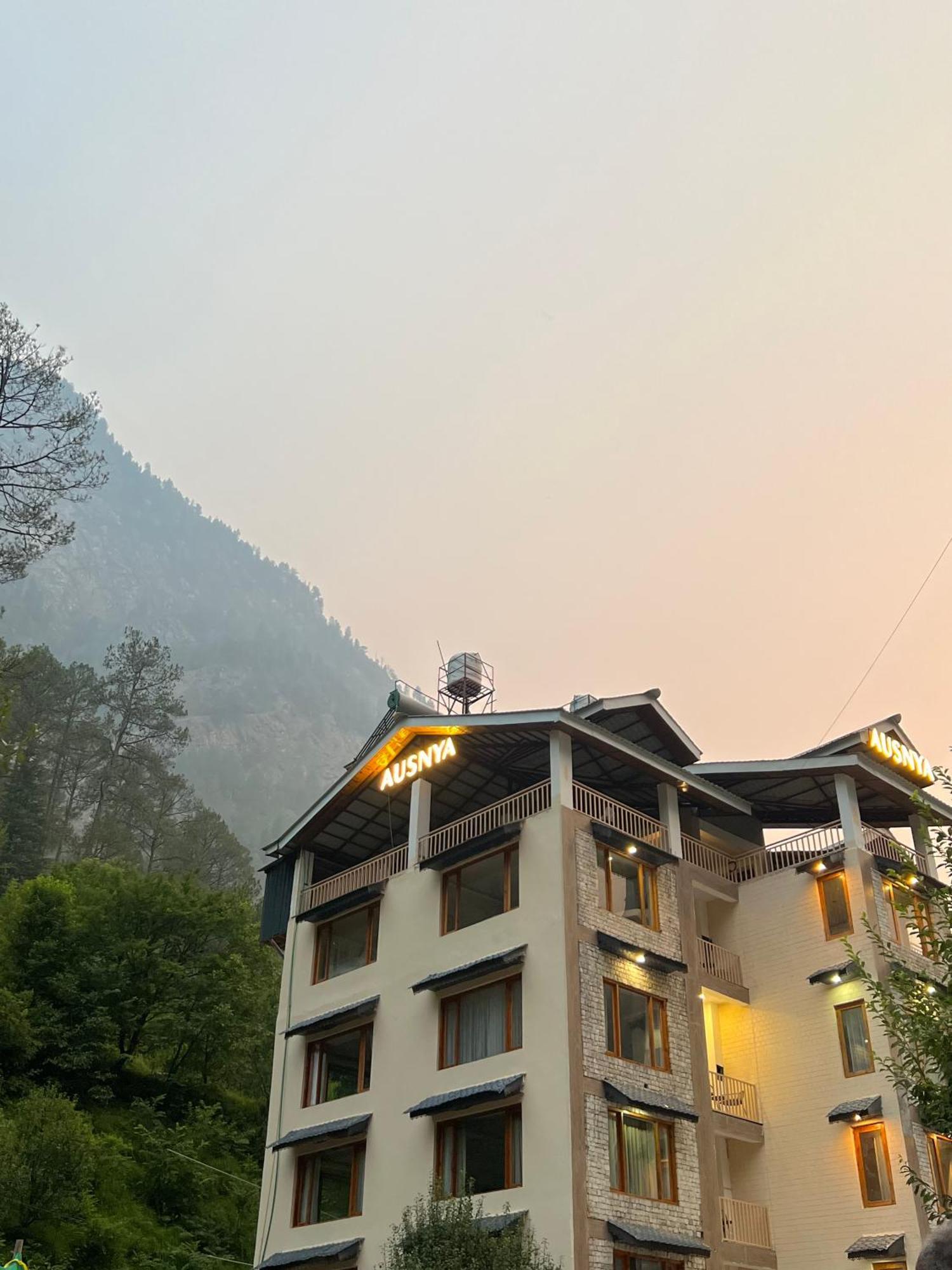 Ausnya Tirthan Banjār Exterior photo
