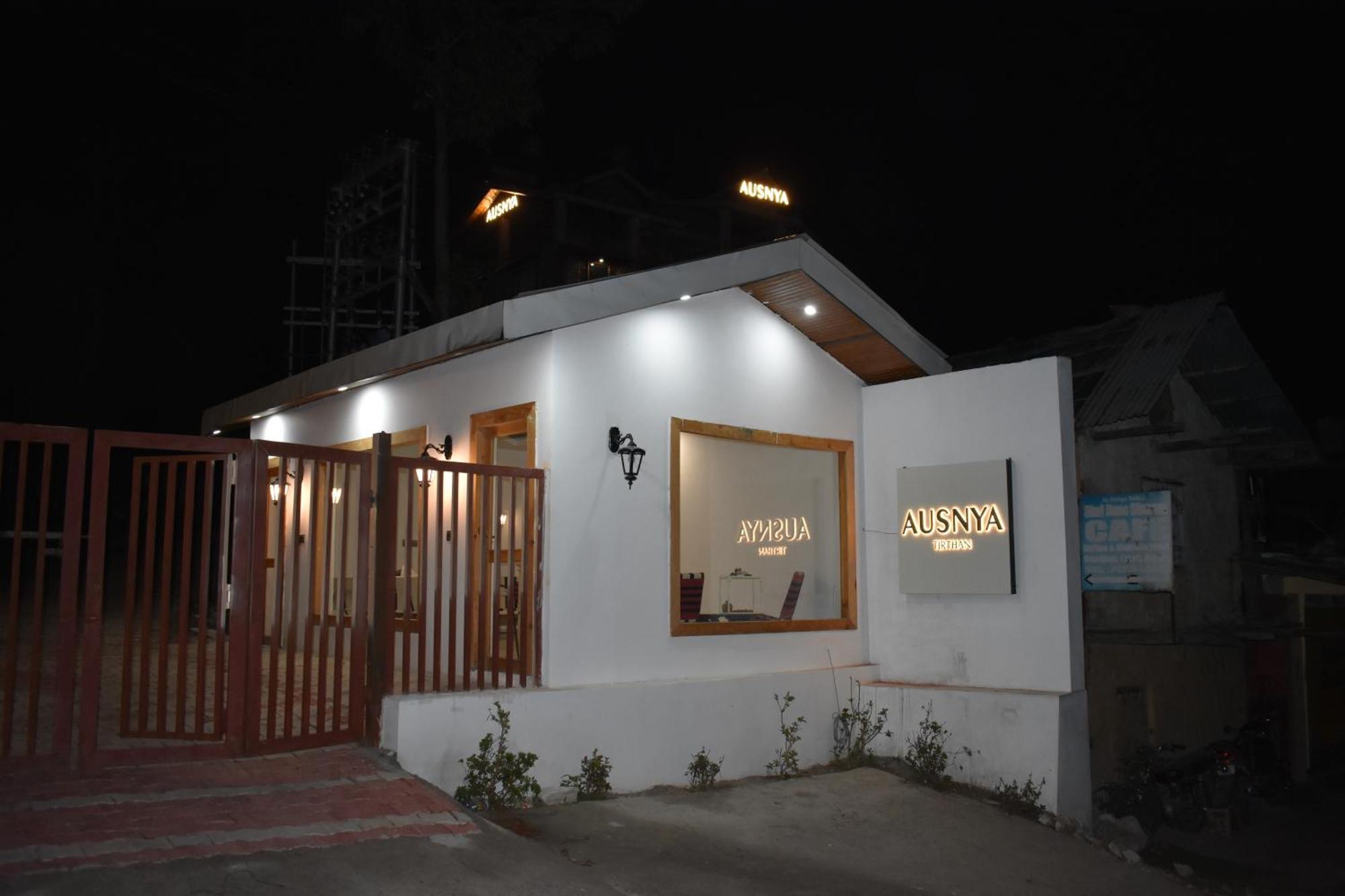 Ausnya Tirthan Banjār Exterior photo